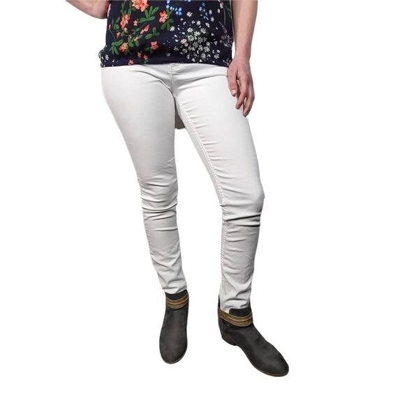 No Boundaries Junior's White Skinny Jean - Picture 5 of 6